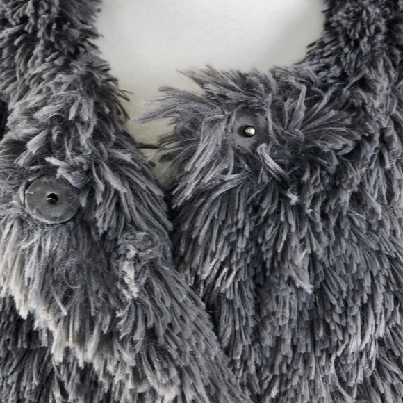 Sanctuary Charcoal Faux Fur Jacket Size Medium EUC PTP 21 Length 23 - Picture 3 of 6